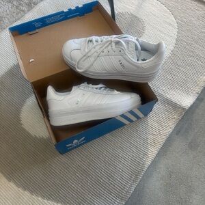 Adidas Platfrom Gazelle - Classic White Sneakers